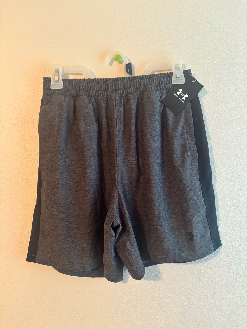 Under Armour Men's Gray Athletic Shorts size small new with tags nwt